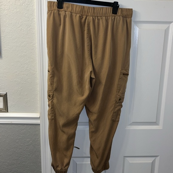 Banana Republic Tencel Cargo Jogger In Iced Latte Sz lg - Picture 8 of 12
